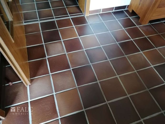 Repräsentatives Mehrfamilienhaus mit Traumgrundstück- – Bodenfliessen EG  V&amp;B