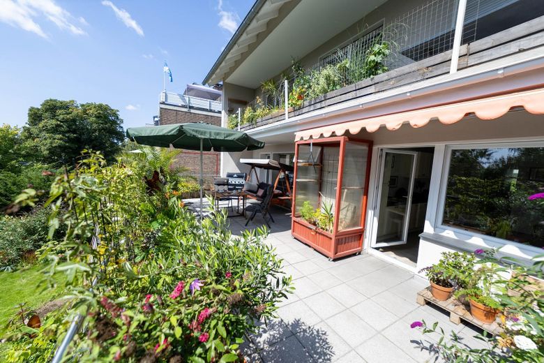 Im Grünen leben - mitten im Zentrum (maklerfrei)  - inkl. 85qm Einliegerwohnung – großzügige Terrasse
