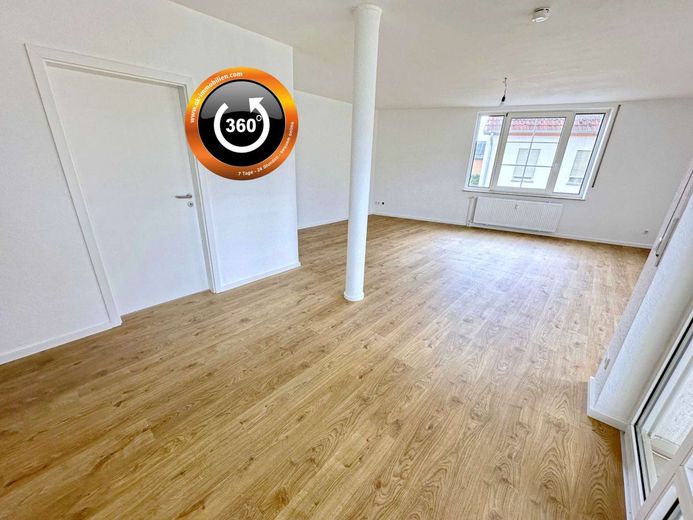 Hell. Großzügig. Sofort einziehen. 2,5-Zi mit geschütztem Balkon – Wohnbereich