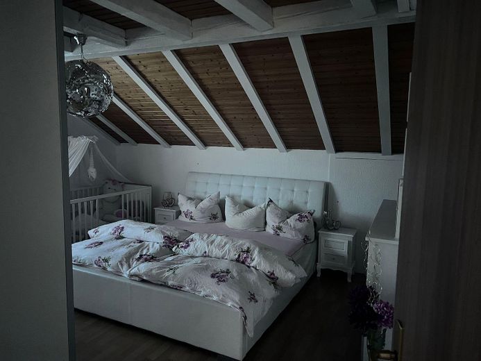 Жизнь в тихом районе частных домов в Неккартенцлингене – Schlafzimmer Eltern