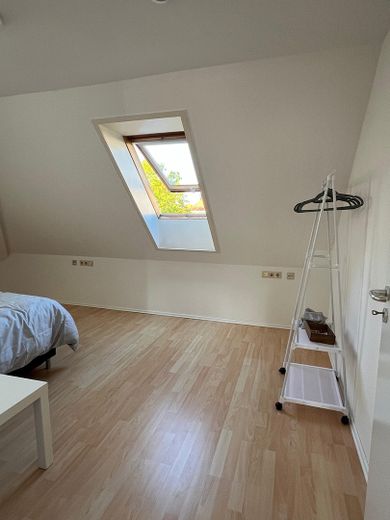 Helle 62 m² Galeriewohnung mit Einbauküche & Stellplatz in Weingarten – Schlafzimmer 1