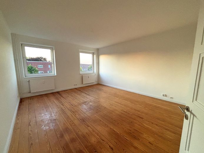 Moderne 4-Zimmer ETW mit Traumküche, Erstbezug nach Sanierung, ohne Courtage – teilbares Zimmer