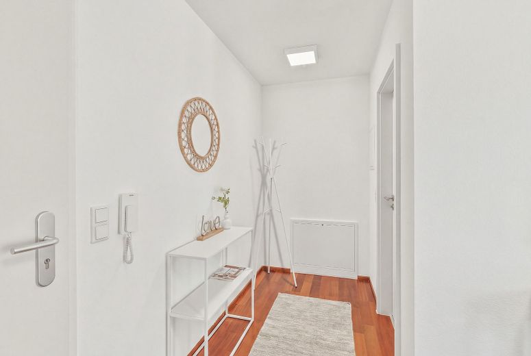 ***MODERNE 3- ZIMMER WOHNUNG IN HOLZGERLINGEN HÜLBEN MIT AUFZUG BEZUGSFREI*** – BLICK IN DEN FLUR