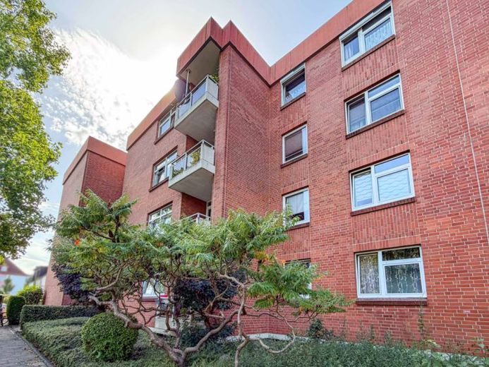 Bezugsfreie 3-Zi.-Dachgeschosswohnung mit Südwest-Balkon und umfangreichen Modernisierungen in Brühl – Foto 1