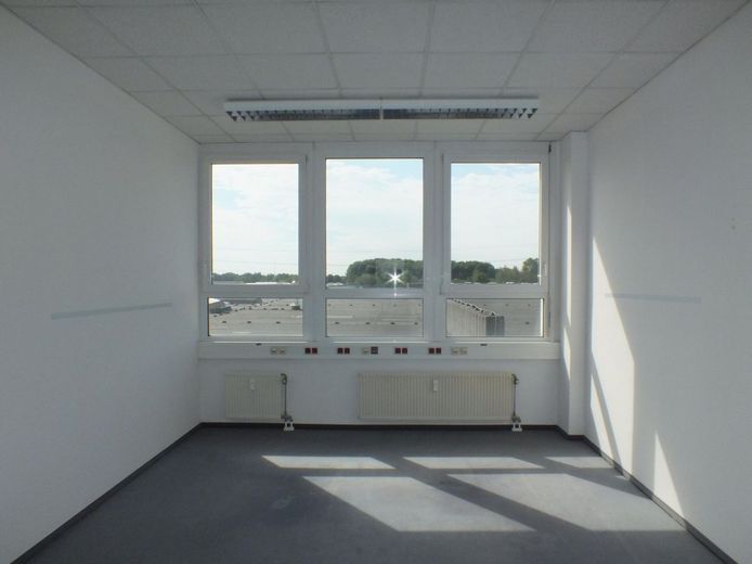 Moderne Büro- und Hallenflächen in Porz zu vermieten – Büro