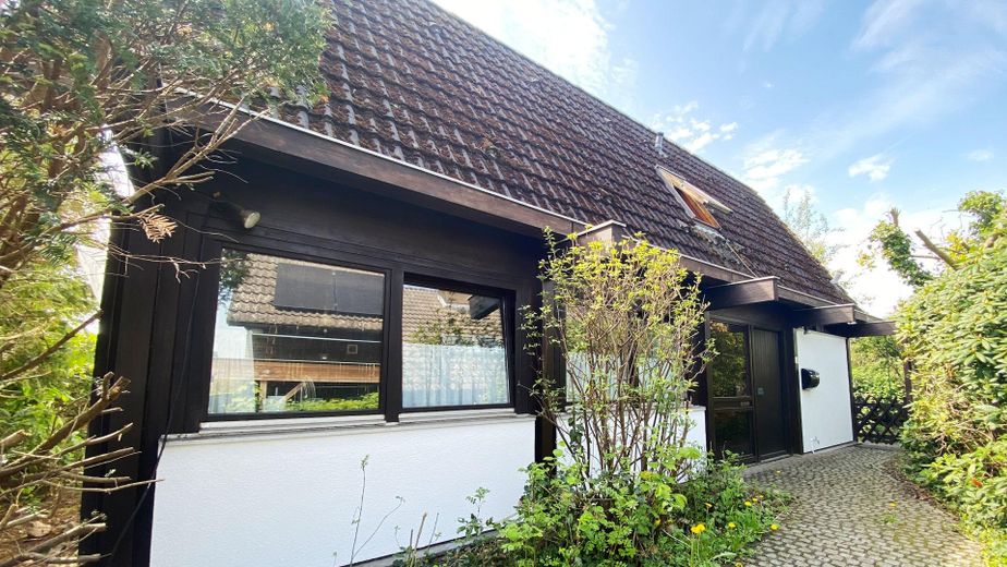 Een bijzonder huis met uitzonderlijke architectuur van particulier / zonder courtage – Außenansicht Eingang