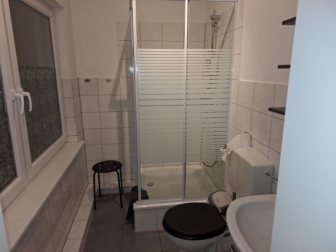 Mehrgenerationenhaus plus Gewerbe – Bad Gästezimmer 1. OG