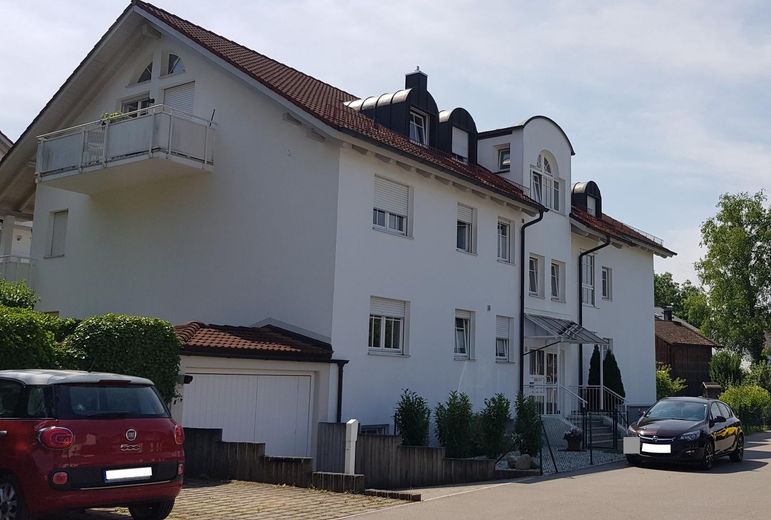 Hausansicht Eingang und TG