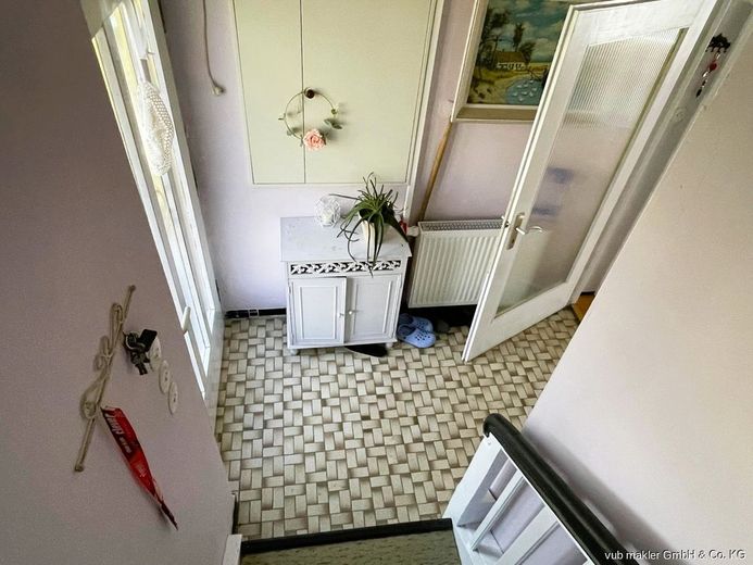 Familienfreundliches Zuhause mit Balkon, Terrasse und vier Garagen in Neuenreuth – VUB0002459-2