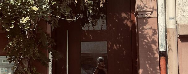 फ्रैंकफर्ट एम माइन – बोर्नहाइम में उज्ज्वल मैज़ोनेट अपार्टमेंट – Hauseingang
