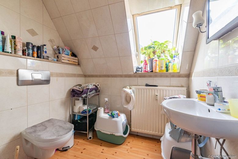 Renditestarkes Mehrfamilienhaus in Blomberg mit TOP-Faktor - zentral, solide und vollvermietet! – DG - Badezimmer Ansicht 1