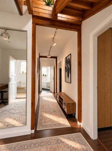 Wannsee: Helle 6-Zimmer-Maisonette mit großzügigem Garten – Flur