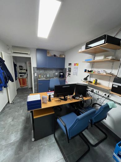 SB-Waschplatzanlage inclusive Imbiss mit Gastraum und Außenterrasse – Büro/Küche/WC