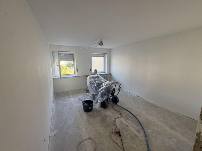 Freshly renovated 2-room apartment with kitchen and bathroom in Augsburg-Göggingen – Zimmer 1 (Baustelle)
