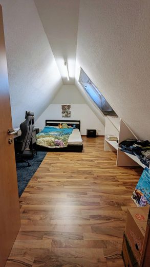Spitzbodenzimmer 1