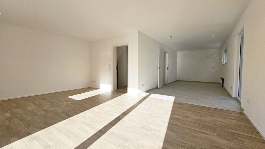 Planen Sie jetzt Ihr neues Nest in den Bergen mit guter München Anbindung – Offene Küche als Beispiel