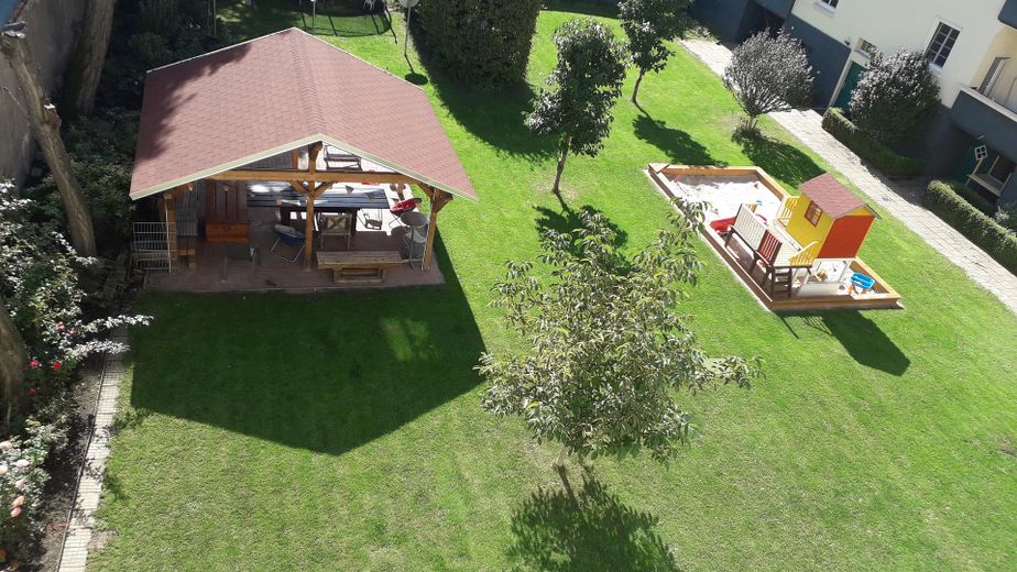 Garten m. Grillhütte + Spielpl