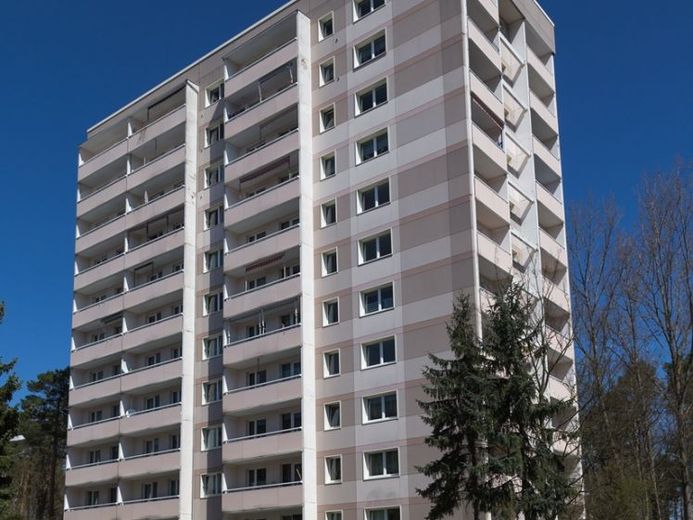 Frisch Sanierte 2-Raum Wohnung mit Balkon & Fahrstuhl im Haus! – Foto 1