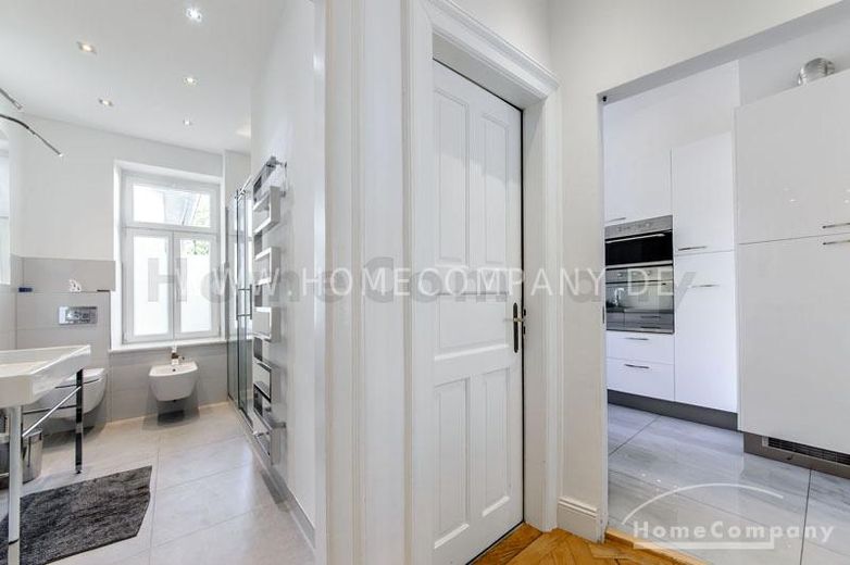 Schöne, hochwertige möblierte 4-Zimmer-Altbauwohnung mit Balkon in Schwabing – b15c8316e7c47053b2bce2ae2264b99086b821e8.jpg