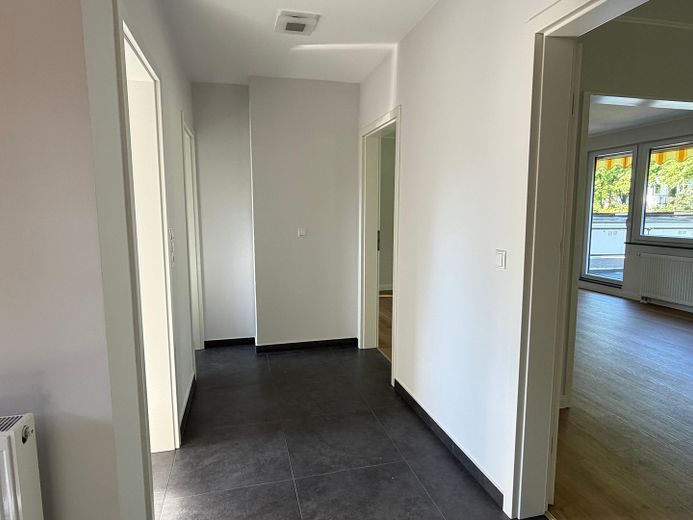 Erstbezug nach Kernsanierung – Reihenendhaus mit großem Garten und Garage in Bremen-Alt-Osterholz – Flur EG