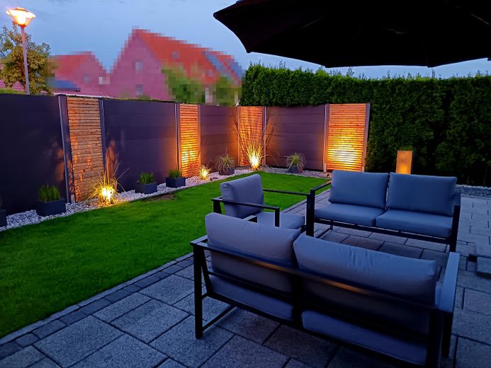 Garten beleuchtet