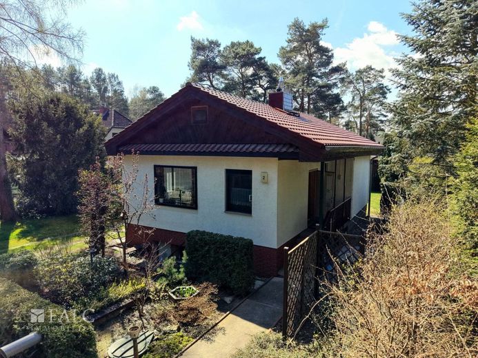 **Charmantes Einfamilienhaus in Seenähe**- FALC IMMOBILIEN – Außenansicht