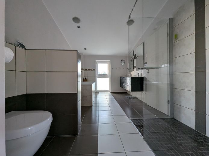 Architektenhaus mit Naturteich, Sauna, Solar + vielseitigem Nebengebäude – Foto 14