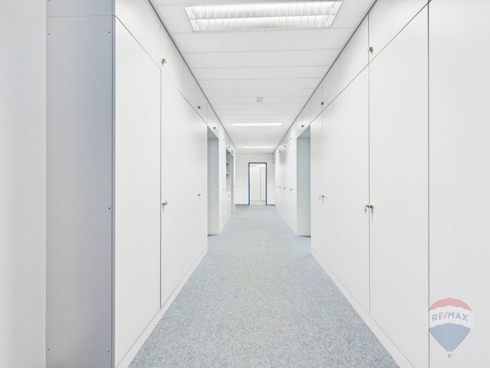 Provisionsfrei für Mieter! -Moderne Bürofläche- hell und barrierefrei – Flur