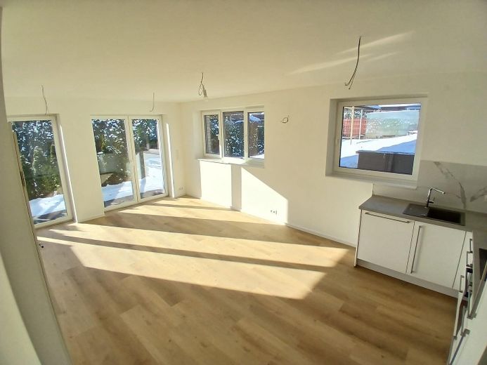 Neubau – Erstbezug | 2-Zimmer-Maisonettewohnung | Terrasse | EBK – Wohnbereich