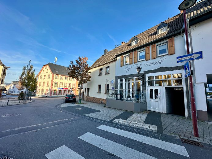 Accogliente caffè di paese cerca un gestore cordiale – Anbindung Hauptstraße und B9