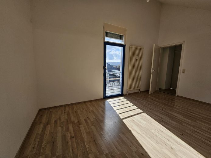 Zentral gelegene 4-Zimmer Maisonettewohnung mit 70m² Dachterrasse und Tiefgaragenstellplatz – Schlafzimmer
