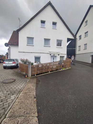 Vorne links der Stellplatz
