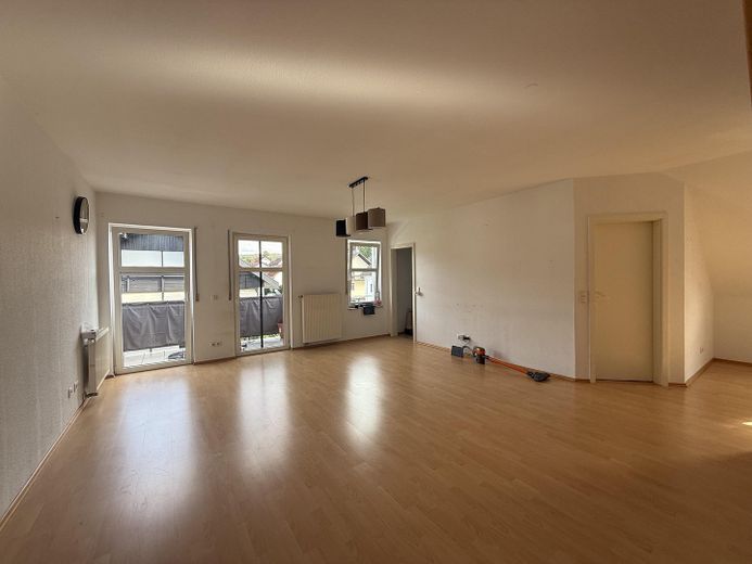Charmant appartement de 3 pièces dans un quartier calme à Lohr-Sendelbach – Wohnzimmer