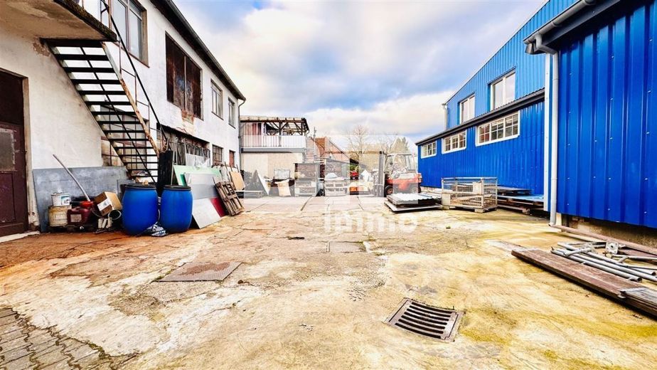 Modernisierter Gewerbekomplex (2 Gebäudeteile) mit langfristigem Mieter + freie Flächen im OG – Innenhof Gebäude 3 + 4