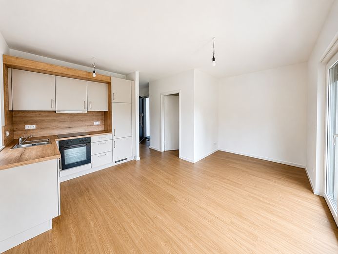Erstbezug im Neubau! Moderne 2-Zimmer Wohnung mit QNG-Plus Siegel und Einbauküche! – Wohnzimmer