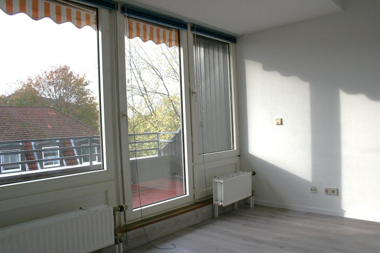 Highlight: 3-Zi.-Maisonette auf zwei Ebenen, sonniger Süd/West-Balkon, Endetage – Foto 8