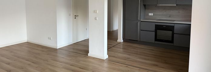 Modern and Spacious 2-Room Apartment with Balcony in the Heart of Pinneberg