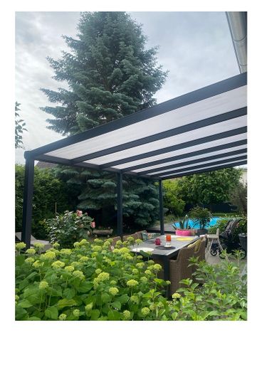 Przytulny dom jednorodzinny / dom z dużym basenem i śródziemnomorskim ogrodem od osoby prywatnej – Terrasse