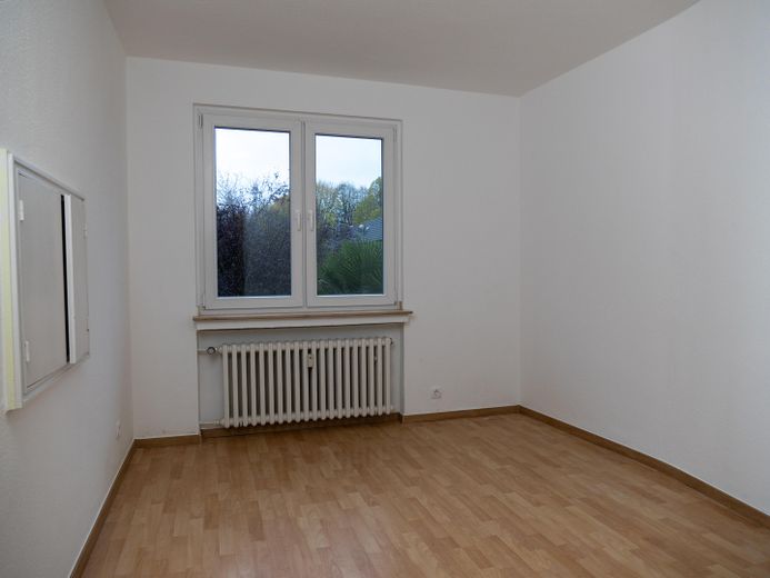 Renovierte 4-Zimmerwohnung in Duisburg-Mittelmeiderich demnächst zu vermieten – Kinderzimmer (Hausrückseite)