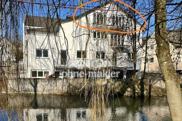Penthousewoning met balkon, uitzicht op het groen, eerste bewoning na renovatie