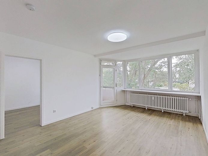 Gut geschnittene 2-Zi.-Whg. mit BALKON und EBK – Ansicht I: Wohn- und Esszimmer