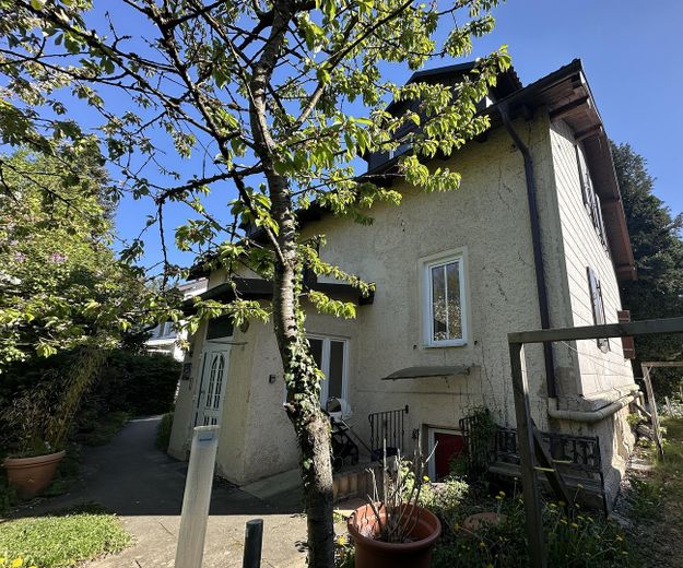 Charmantes freistehendes renovierungsbedürftiges Einfamilienhaus/Kapitalanlage von Privat – Photo 8