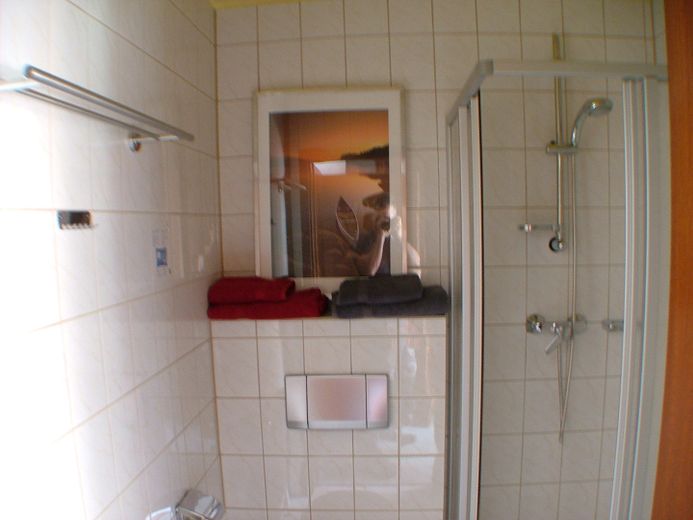 Hotel garni - Kauf oder Pacht ? Ihre Zukunft in der Hotellerie / evt. Altenpflege – Bad im Gästezimmer