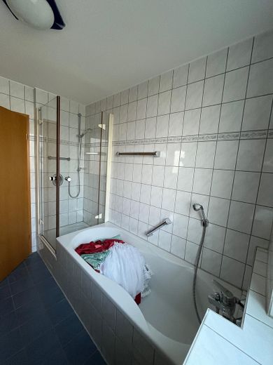 Schöne 3,5-Zimmer-Wohnung mit Balkon in Gerlingen – Bad WC