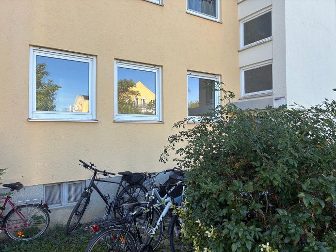 Licht 3-kamerappartement op de bel-etage met tuingedeelte in Germering – Fensterfront im Osten