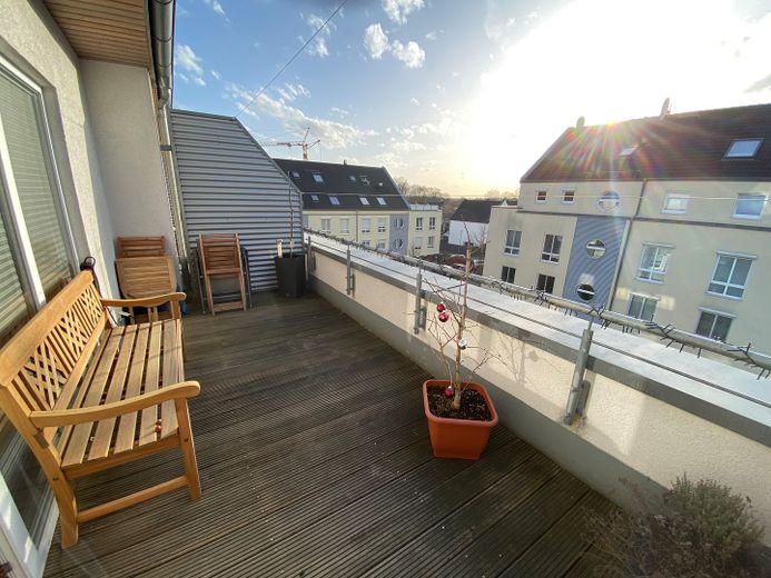 Maisonette Wohnung mit  4-Zimmer, Balkon, Bad mit Fenster und Badewanne – Foto 1