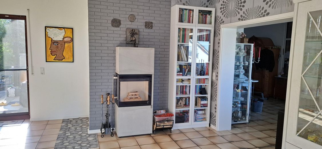 Zweifamilienhaus plus Appartement - Provisionsfrei – Wohnzimmer Erdgeschoss