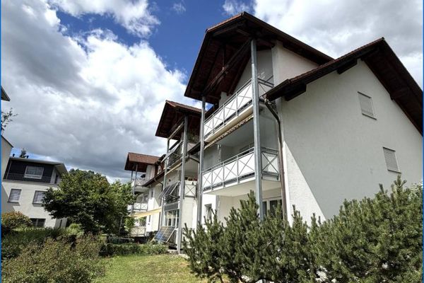 Attraktive, großzügige 4,5 Zi.-Wohnung in Singen-Nordstadt, ruhig, mit schönem Balkon / ERBPACHT.