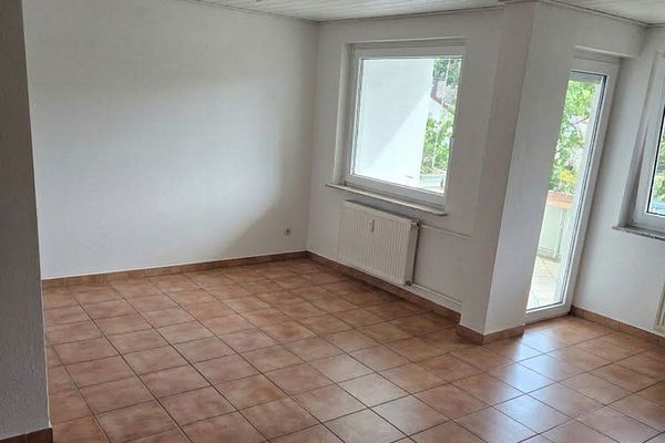 Bel appartement de 2 pièces avec cuisine équipée, balcon et place de parking à Sennestadt !