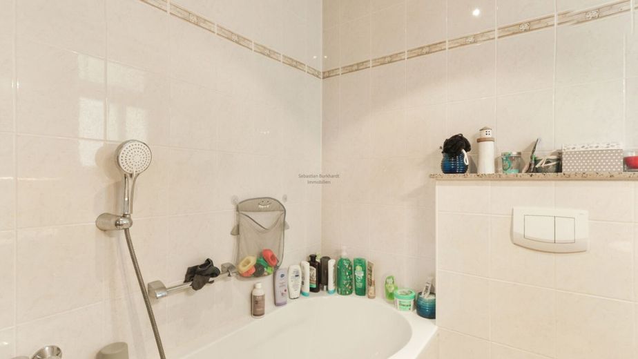 Preissenkung! *** Charmantes Einfamilienhaus mit Ausbaupotenzial in Gräfinau – Badezimmer_1